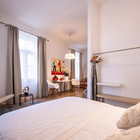 Modern Downtown Apt - Renovated, On Ideal Location Praga Esterno foto