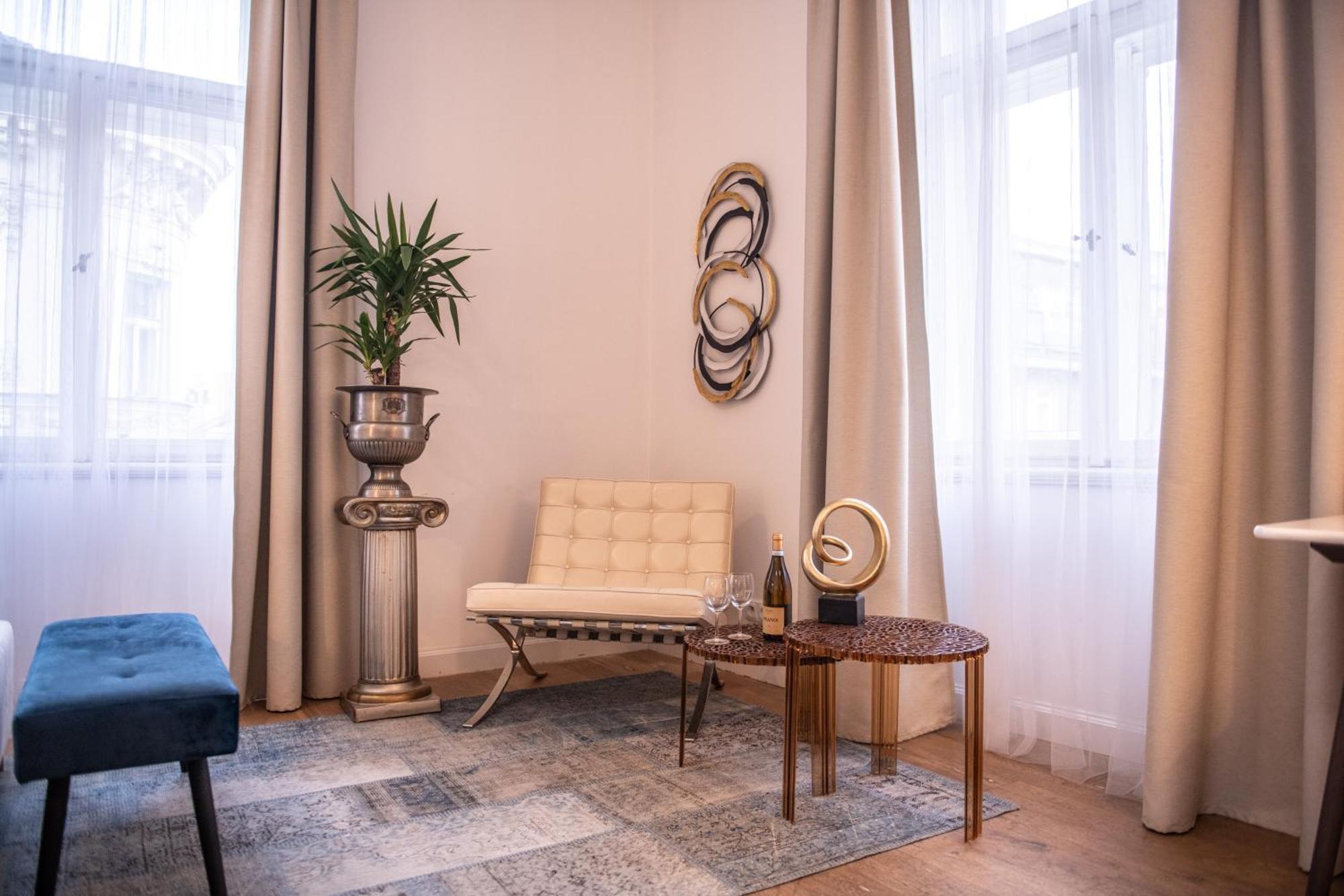 Modern Downtown Apt - Renovated, On Ideal Location Praga Esterno foto