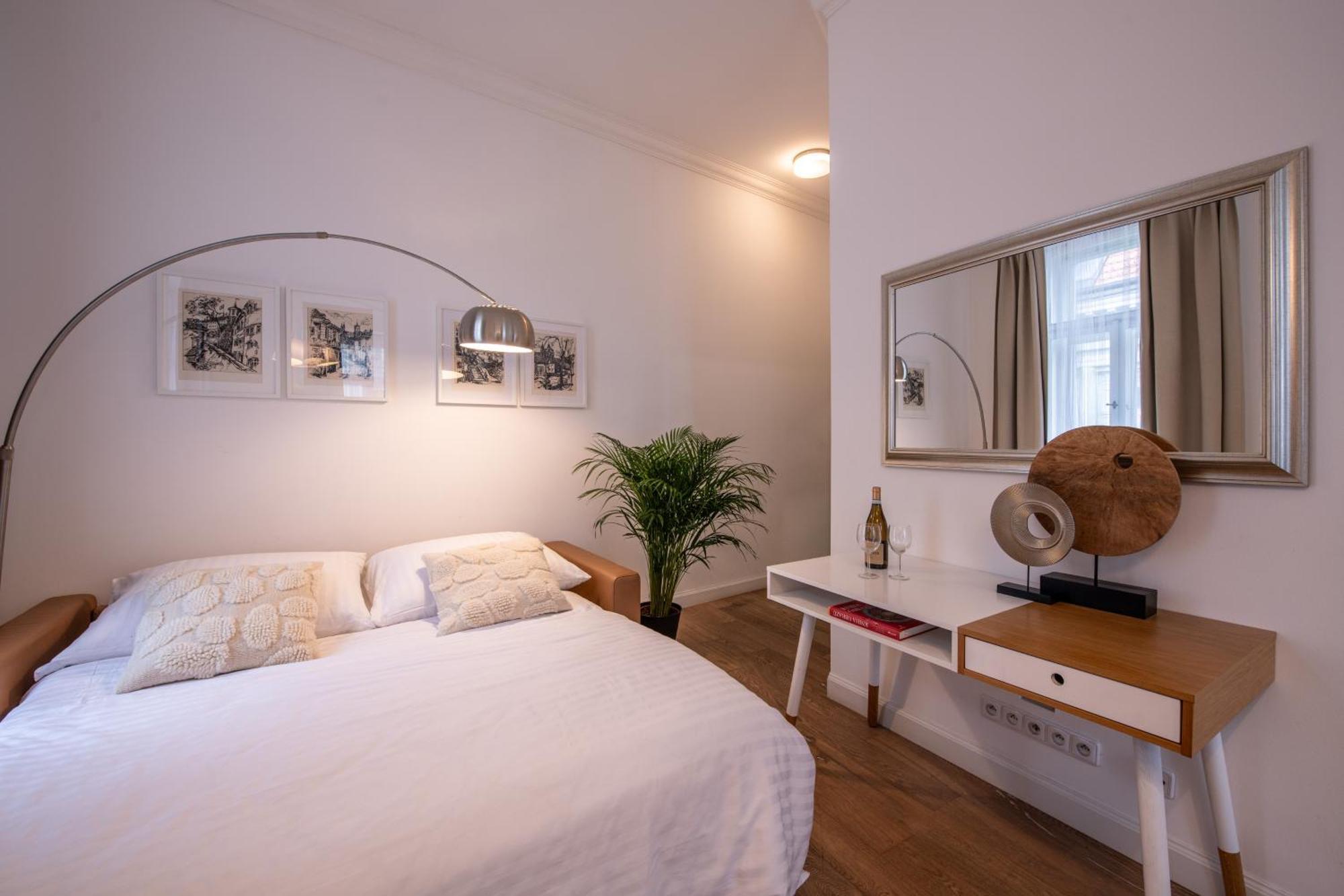 Modern Downtown Apt - Renovated, On Ideal Location Praga Esterno foto