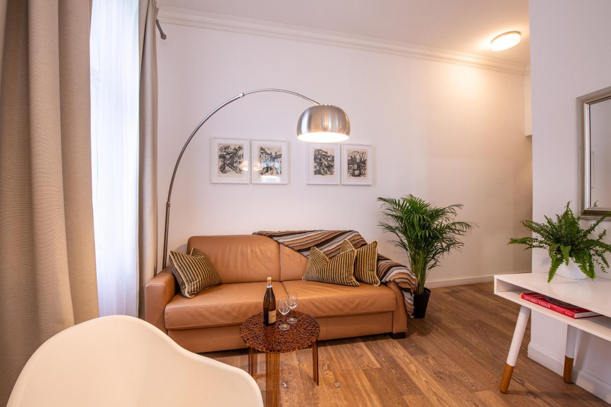 Modern Downtown Apt - Renovated, On Ideal Location Praga Esterno foto