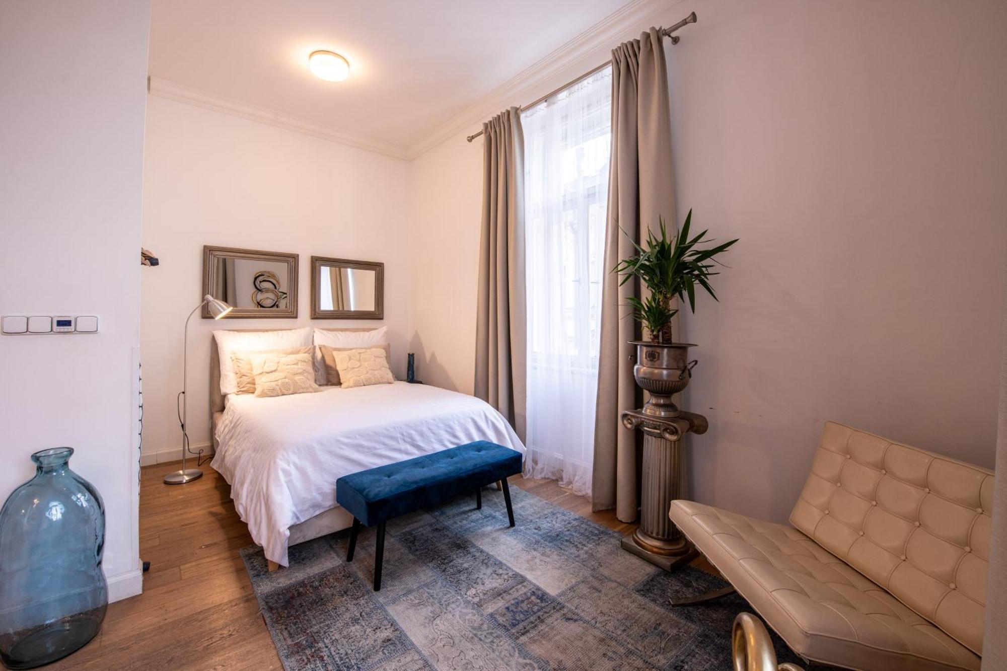 Modern Downtown Apt - Renovated, On Ideal Location Praga Esterno foto
