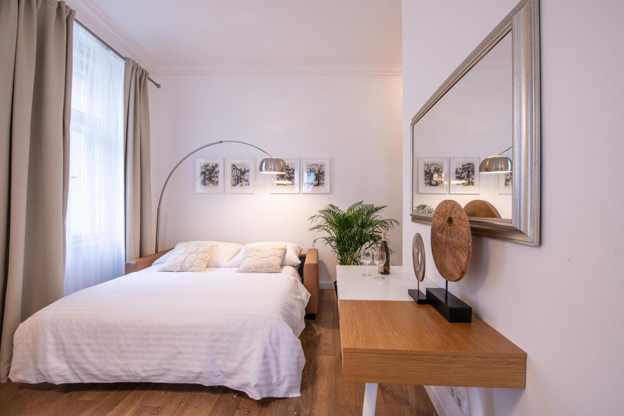 Modern Downtown Apt - Renovated, On Ideal Location Praga Esterno foto