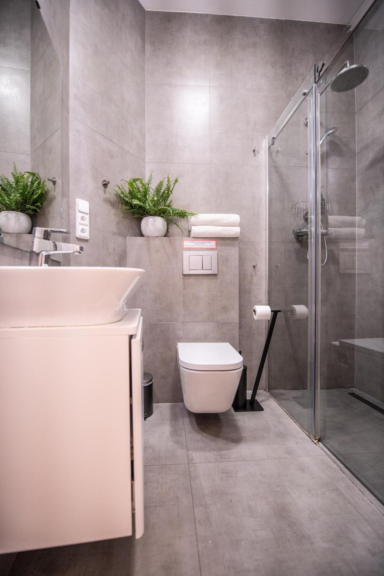 Modern Downtown Apt - Renovated, On Ideal Location Praga Esterno foto