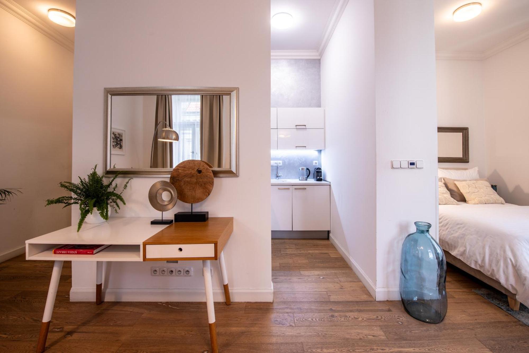 Modern Downtown Apt - Renovated, On Ideal Location Praga Esterno foto