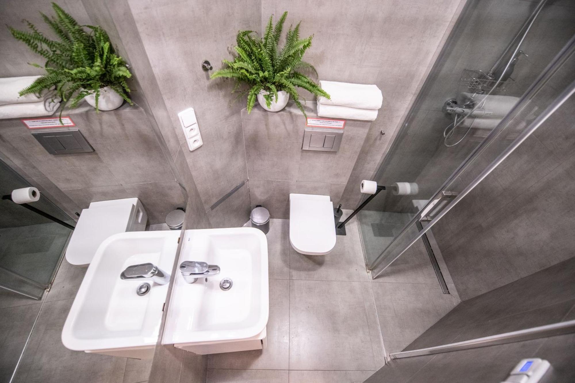 Modern Downtown Apt - Renovated, On Ideal Location Praga Esterno foto