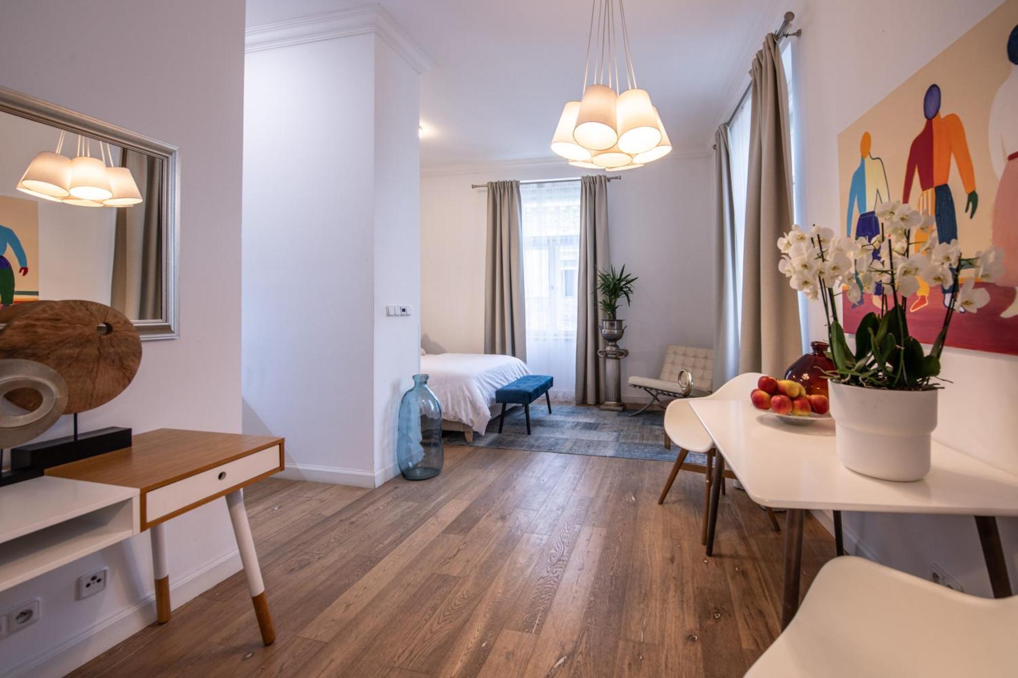 Modern Downtown Apt - Renovated, On Ideal Location Praga Esterno foto
