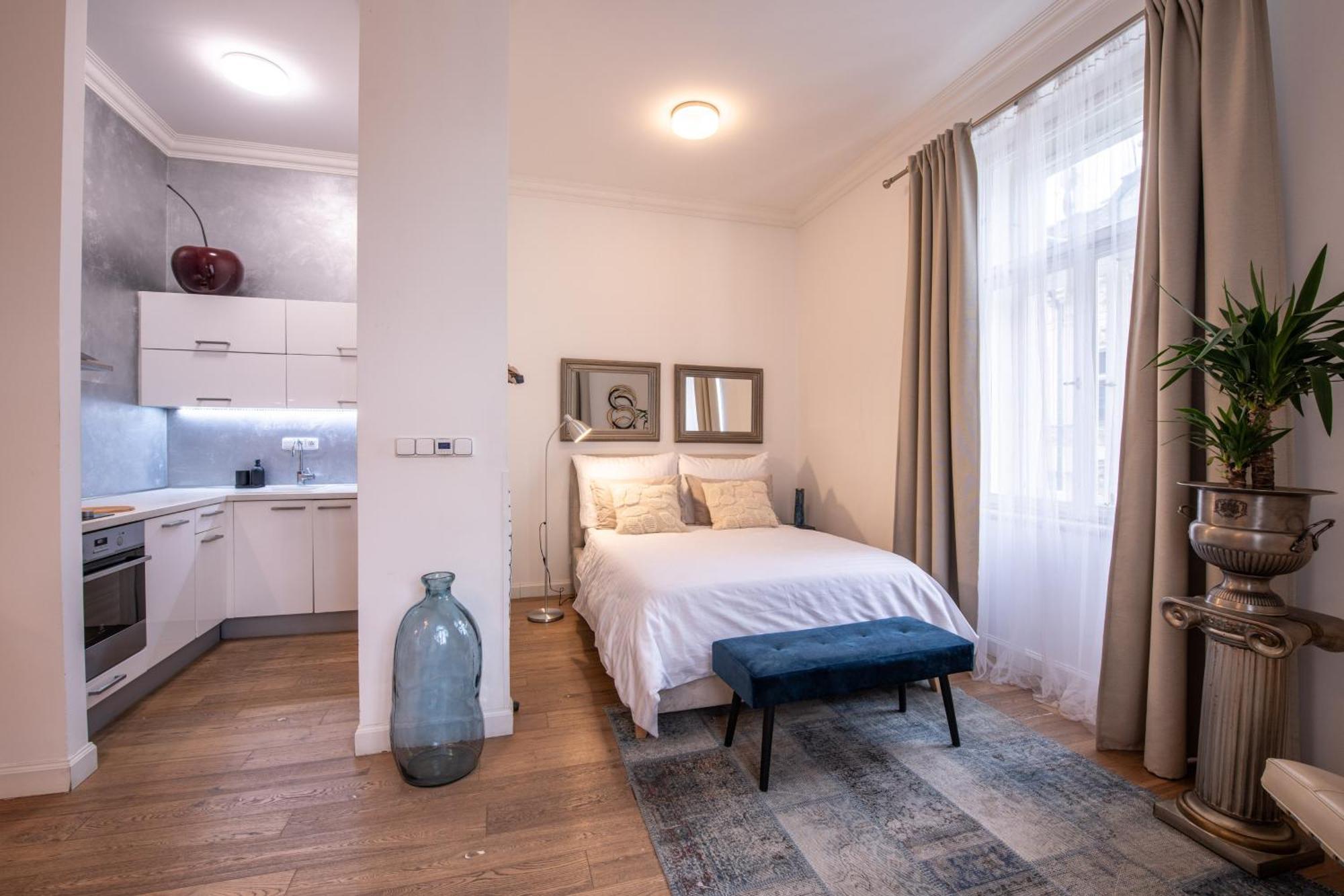Modern Downtown Apt - Renovated, On Ideal Location Praga Esterno foto