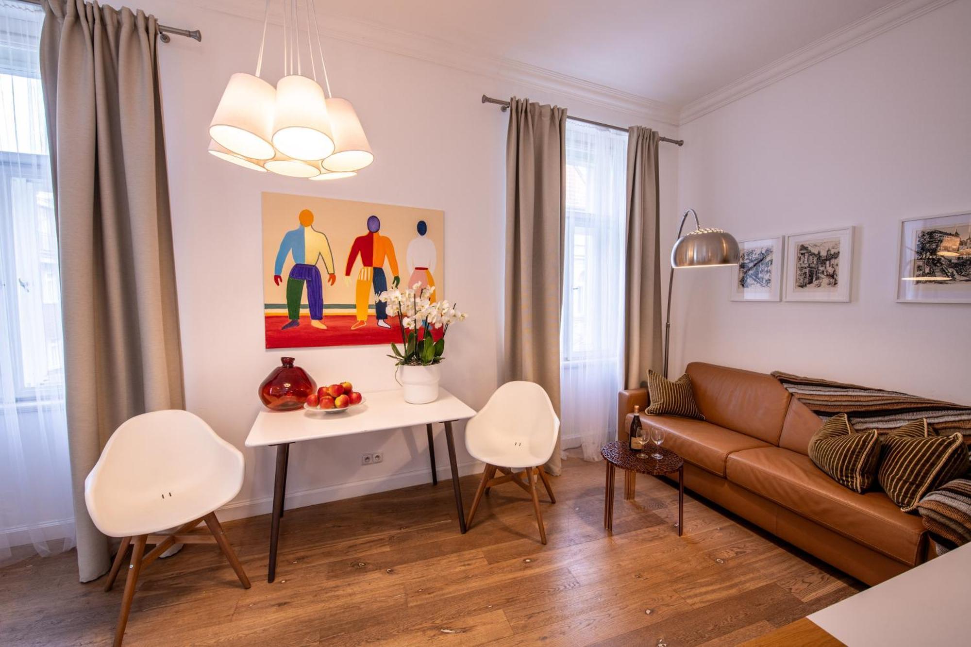 Modern Downtown Apt - Renovated, On Ideal Location Praga Esterno foto