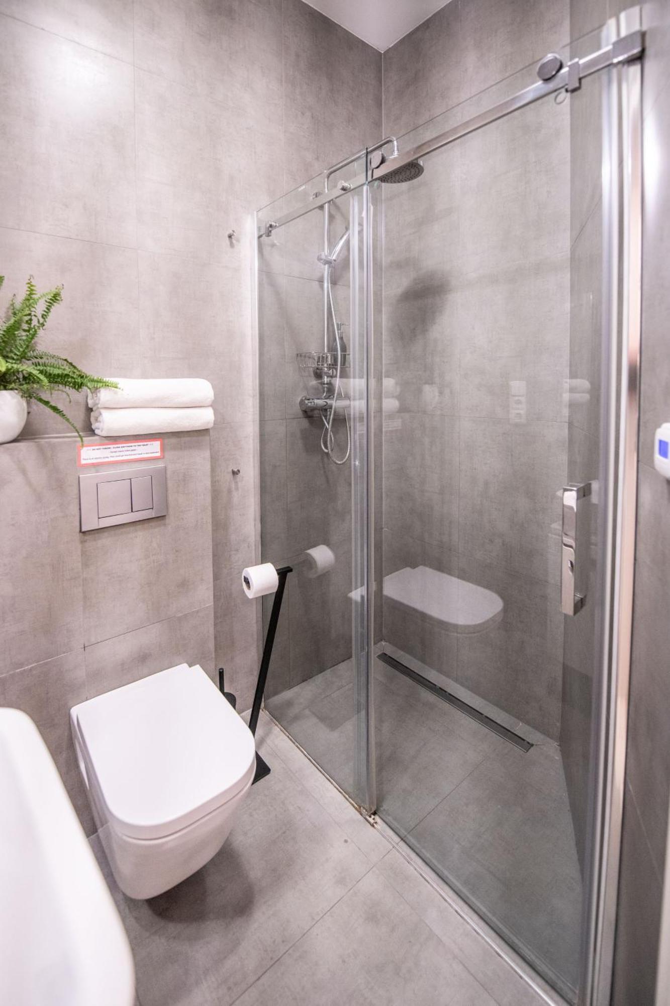 Modern Downtown Apt - Renovated, On Ideal Location Praga Esterno foto