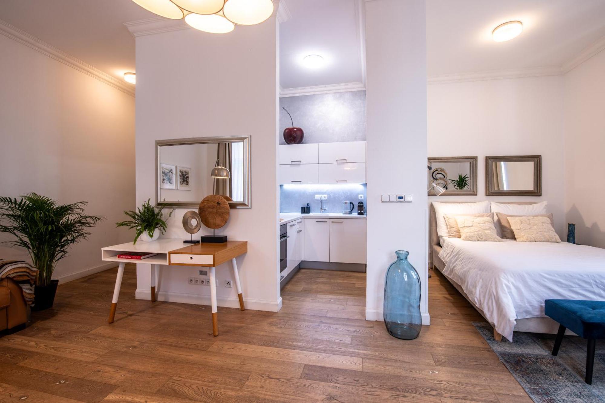 Modern Downtown Apt - Renovated, On Ideal Location Praga Esterno foto