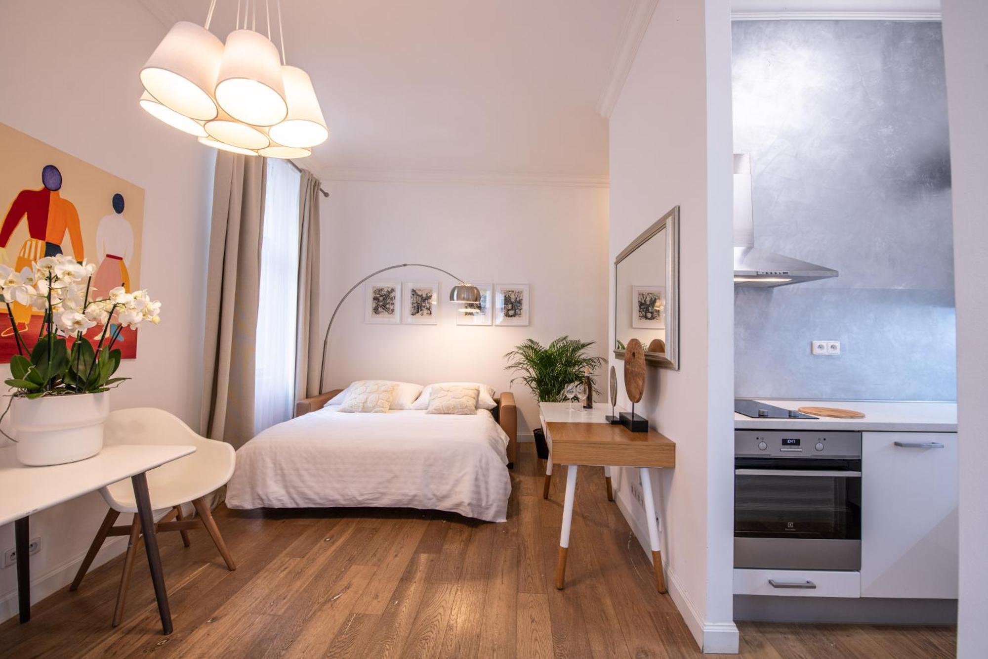 Modern Downtown Apt - Renovated, On Ideal Location Praga Esterno foto