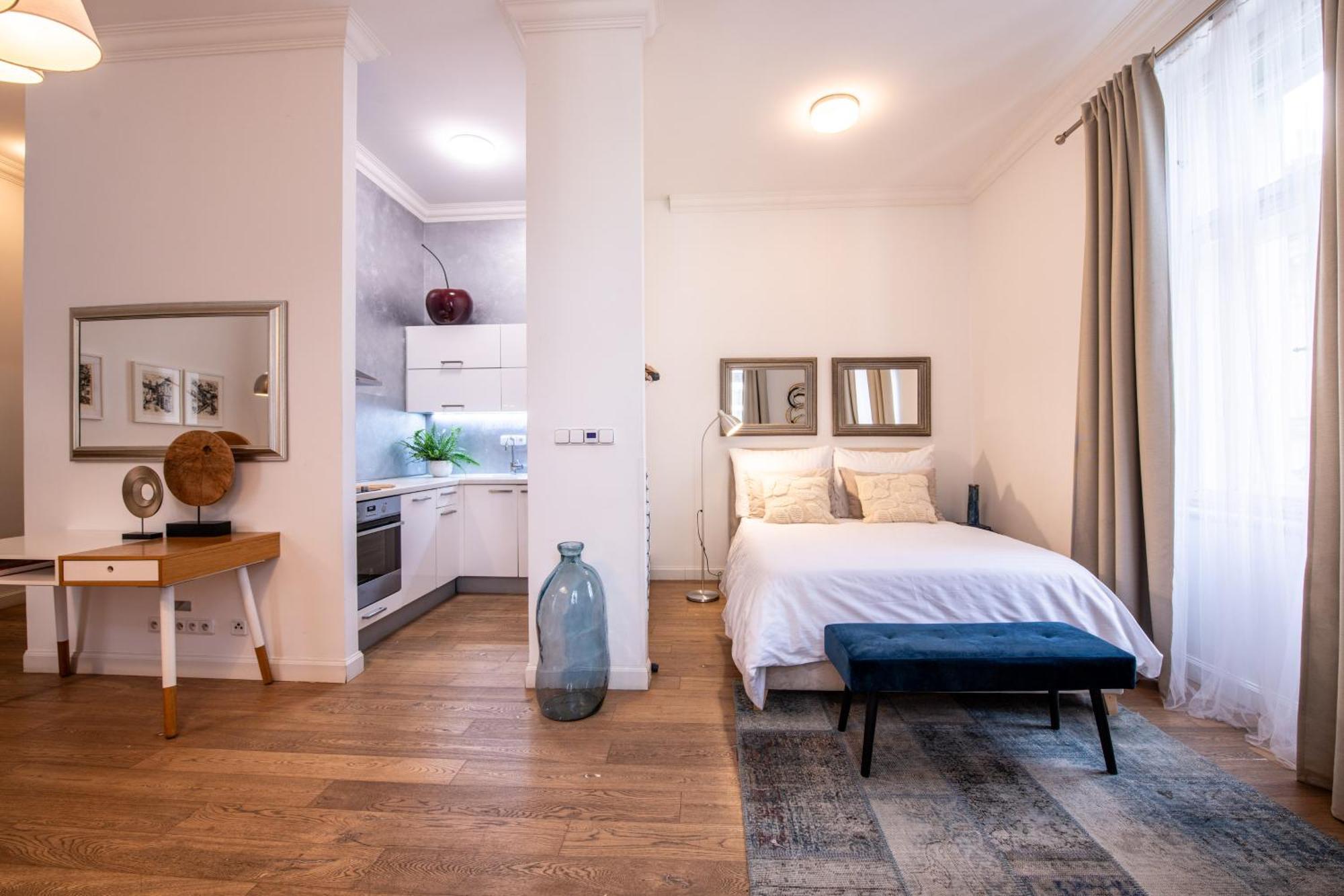 Modern Downtown Apt - Renovated, On Ideal Location Praga Esterno foto