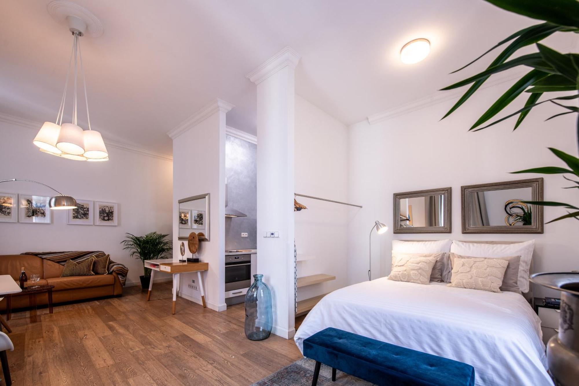 Modern Downtown Apt - Renovated, On Ideal Location Praga Esterno foto