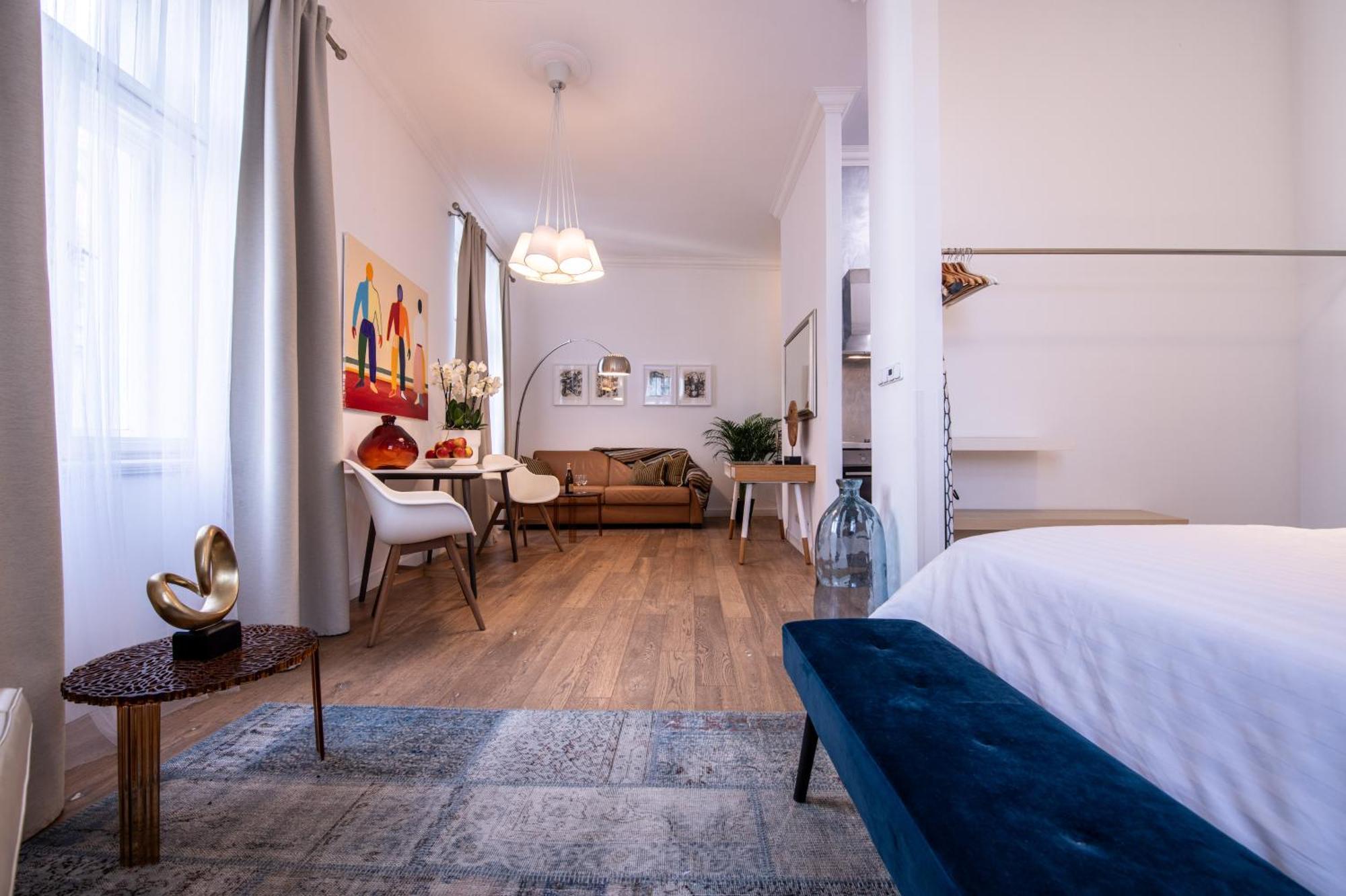 Modern Downtown Apt - Renovated, On Ideal Location Praga Esterno foto